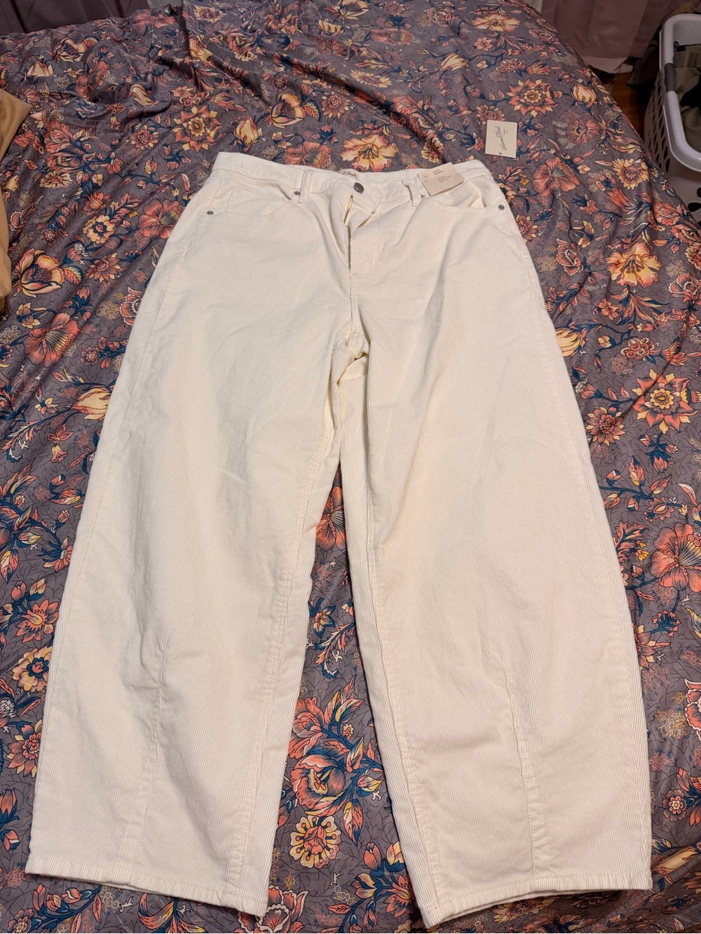 Universal Thread Cream Wide-Leg Ankle Pants